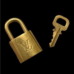 Authentic Louis Vuitton Lock and Key #307!